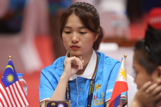 Người đẹp Việt Nam gây "thương nhớ" khi làm trọng tài cờ ốc SEA Games 32