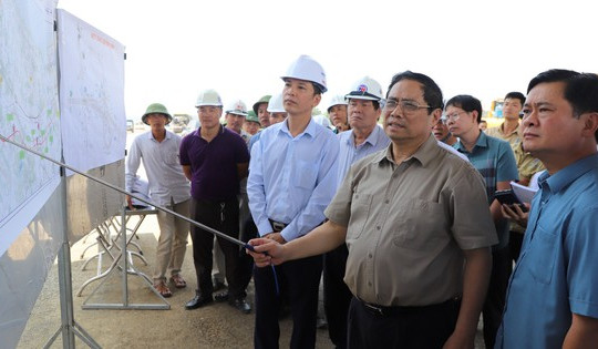 Thủ tướng Phạm Minh Chính kiểm tra tiến độ thi công dự án cao tốc Bắc - Nam