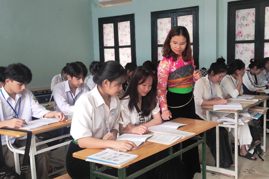 Nữ giáo viên lưu giữ hồn cốt tiếng Thái