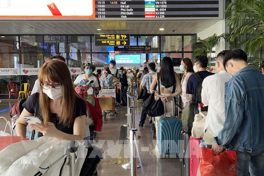 Gần 130.000 khách qua sân bay Tân Sơn Nhất trong ngày cuối nghỉ lễ