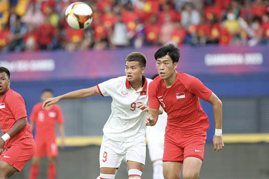 Video bóng đá U22 Việt Nam - U22 Singapore: 2 đòn sắc lẹm, lợi thế cực lớn (SEA Games 32) (H1)