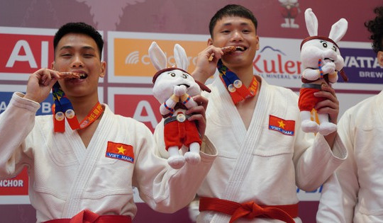 SEA Games 32: Jujitsu mang về 3 HCĐ, Đặng Thị Huyền nén đau thi đấu