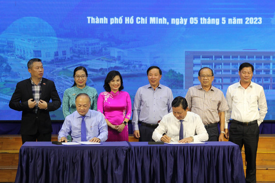 Trường ĐH KHXH&NV (ĐHQG TPHCM) ký hợp tác với UBND tỉnh Long An