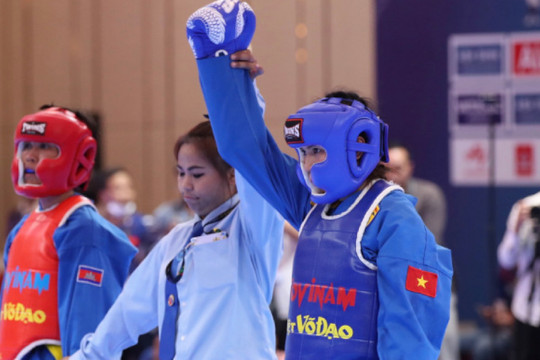 Phải đấu võ sỹ Campuchia, Lê Thị Hiền khiến trọng tài "bẻ còi" và thắng 9-1