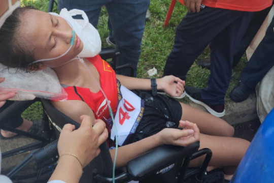 VĐV Việt Nam bị sốc nhiệt, tình nguyện viên ngất xỉu vì nắng "như đổ lửa" ở SEA Games