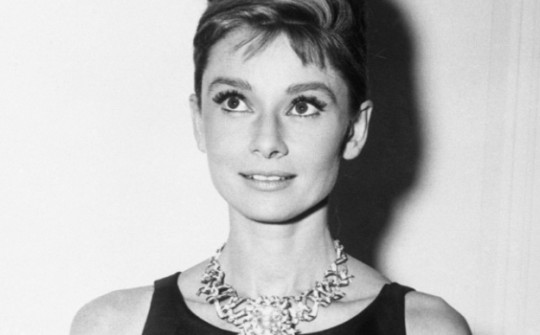 Di sản chiếc váy đen nhỏ của huyền thoại Audrey Hepburn
