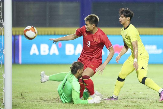 Video bóng đá U22 Việt Nam - U22 Malaysia: Điên rồ 3 bàn & 2 thẻ đỏ, đoạt vé bán kết (SEA Games)