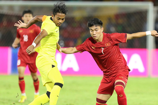 Trực tiếp bóng đá U22 Việt Nam - U22 Malaysia: "Hổ Mã Lai" rút ngắn tỷ số (SEA Games)