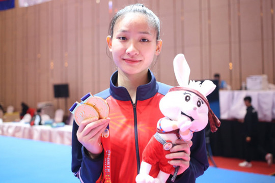 Hot-girl 20 tuổi Mỹ Tâm giành luôn 2 HCV SEA Games cho Việt Nam