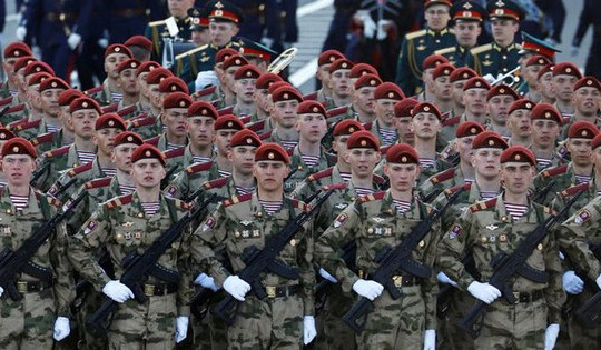 Lễ duyệt binh Nga rút ngắn vì vắng mặt không quân