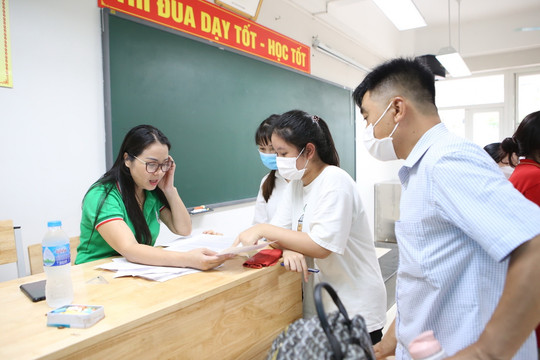 Học sinh Hà Nội hoàn thành rà soát phiếu dự thi lớp 10
