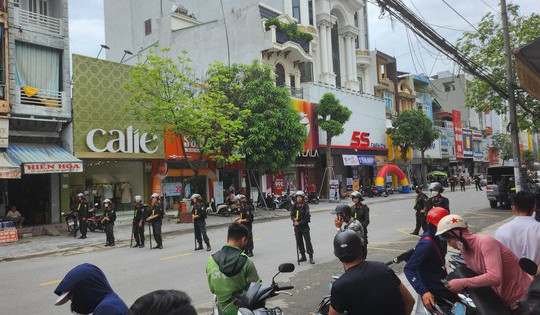Cảnh sát xuất hiện trước nhà trùm giang hồ Tuấn thần đèn ở Thanh Hóa