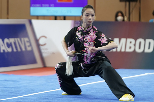 Người đẹp Wushu Thúy Vi múa kiếm giành HCV, làm quà sinh nhật ở SEA Games