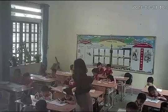 Giáo viên dùng thước nhôm gõ 'bôm bốp' vào đầu trẻ