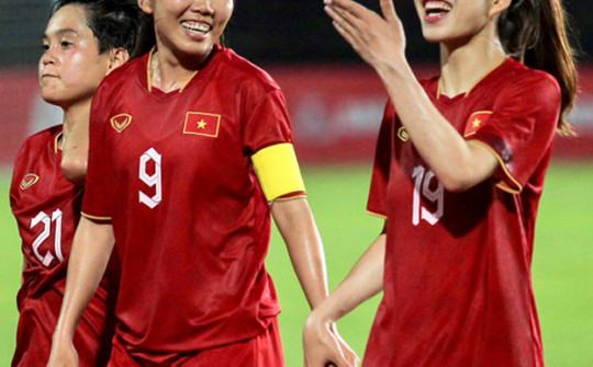 Chùm ảnh nữ hoàng bóng đá Đông Nam Á ăn mừng khi giành vé vào chung kết