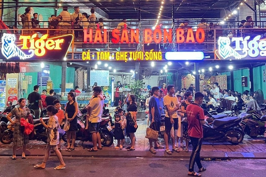 8 nam, nữ thanh niên ăn hải sản ở Nha Trang rồi "quên" trả tiền