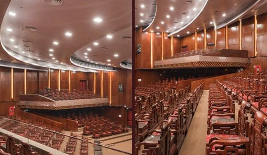 Tranh cãi hàng ghế gỗ bề thế trong nhà hát: 526 bàn ghế giá bao nhiêu?
