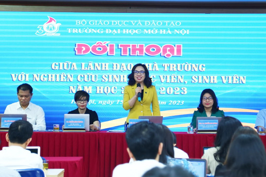 Lãnh đạo Trường Đại học Mở Hà Nội đối thoại với sinh viên