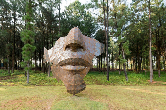 'Kéo' điêu khắc đương đại đến gần công chúng