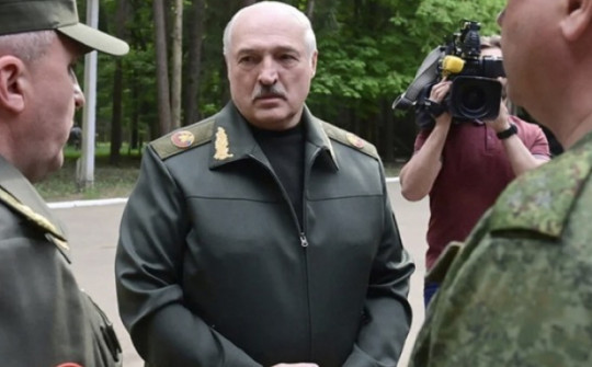 Tổng thống Belarus tái xuất trước tin đồn về sức khỏe