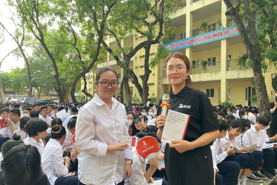 Học sinh trường THPT Nguyễn Gia Thiều hào hứng với Linearthinking