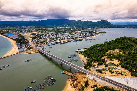 Khu vực nào tại huyện Phù Mỹ, Bình Định vừa được quy hoạch phát triển thành đô thị, du lịch biển?