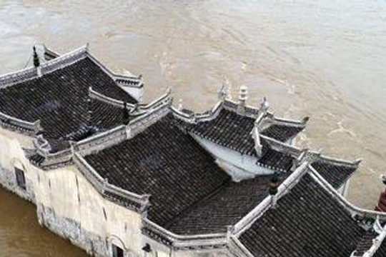Bí ẩn ngôi chùa sừng sững giữa sông Trường Giang suốt 700 năm