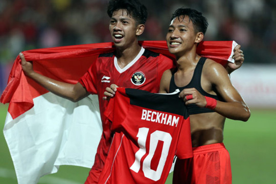Beckham khóc như mưa, cầu thủ U22 Indonesia bắt tay U22 Thái Lan sau đại chiến