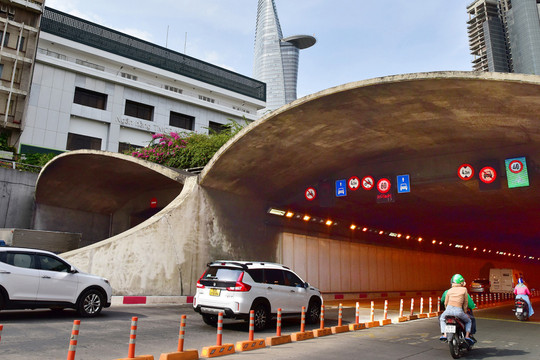 Cấm xe qua hầm sông Sài Gòn theo giờ trong 9 ngày