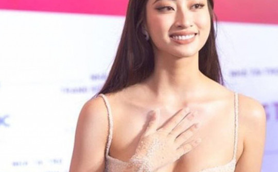 "Hoa hậu Cao Bằng số đo đẹp nhất lịch sử" diện áo cúp ngực trễ tràng khi làm giám khảo