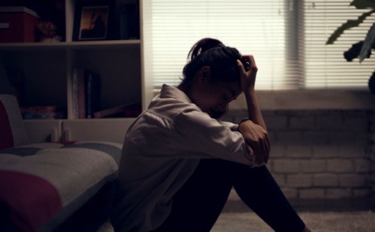 Con gái trầm cảm tới mức muốn tự tử: Hóa ra cha mẹ mắc lỗi này khi dạy con