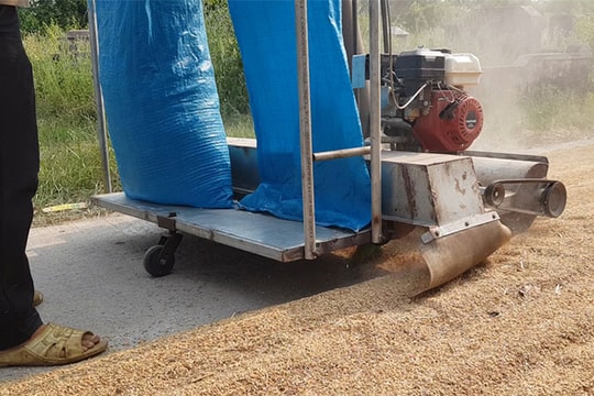 Máy hốt lúa của anh thợ cơ khí