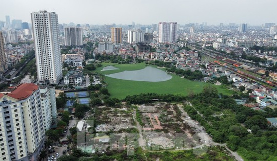 Cận cảnh khu đất dự án TTTM, bãi xe 'khủng' đang thành kho xưởng và nơi trông xe