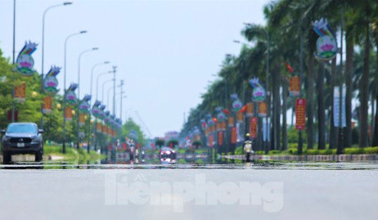 Nắng nóng gay gắt, đường phố Hà Tĩnh xuất hiện ảo ảnh