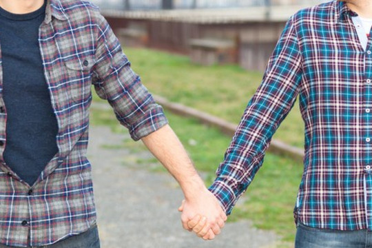 Quan hệ đồng giới với nhiều người, thanh niên "dính" cả HIV và giang mai ác tính