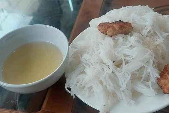 Vụ suất bún 35.000 đồng chỉ có 2 cái chả ở Sầm Sơn: Xử phạt quán ăn