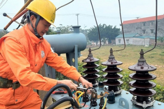 Móng Cái cắt điện toàn thành phố để đấu nối đường dây mua điện từ Trung Quốc