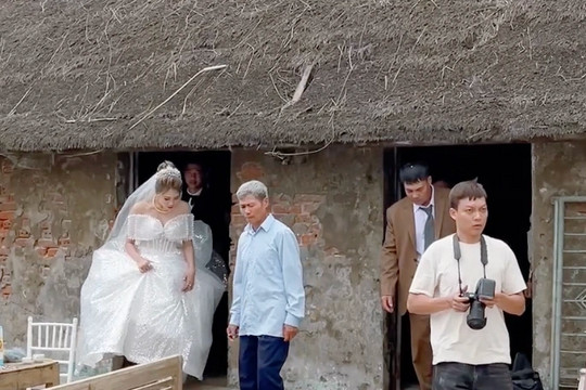 Video cô dâu Ninh Bình bước từ nhà tranh sang biệt thự 4 tỷ gây sốt mạng