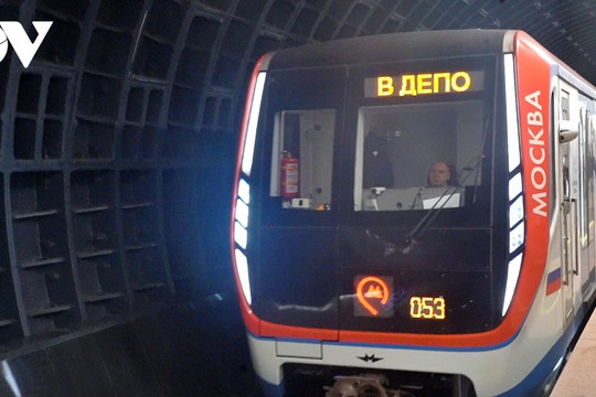 Trải nghiệm tuyến tàu điện ngầm dài nhất thế giới ở Nga