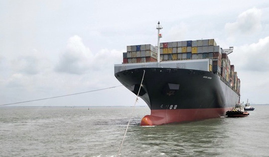 Giải cứu siêu tàu container quốc tịch Panama hỏng máy trên luồng Vũng Tàu - Thị Vải