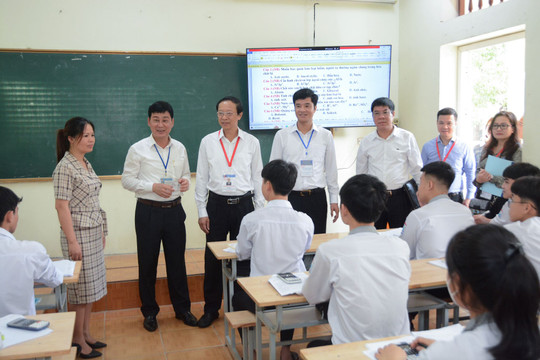 Thứ trưởng Phạm Ngọc Thưởng kiểm tra chuẩn bị thi tốt nghiệp THPT