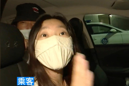 Cha con Trung Quốc ngồi taxi 32 tiếng do tranh cãi với tài xế