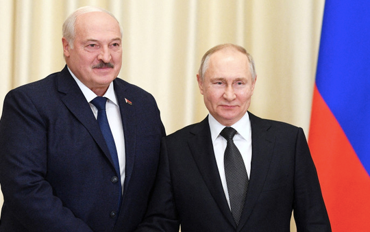 Nga mắng Mỹ ‘đạo đức giả’ khi chỉ trích việc đưa vũ khí hạt nhân chiến thuật sang Belarus