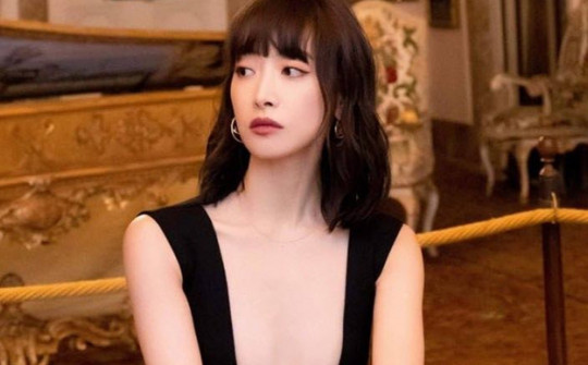 Nữ diễn viên Trung Quốc lên top 1 tìm kiếm vì chiếc áo tận rốn