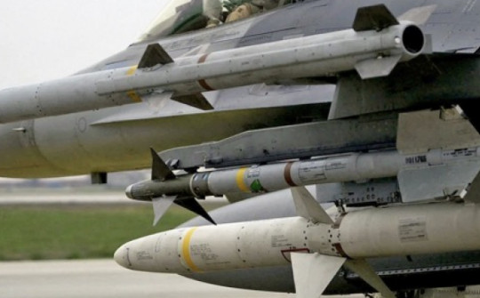Ukraine cần bao nhiêu chiến đấu cơ F-16?