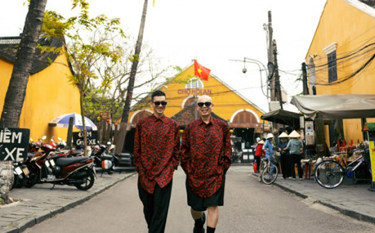 NTK Vũ Ngọc & Son tổ chức show thời trang tại chợ Hội An gần 200 năm tuổi
