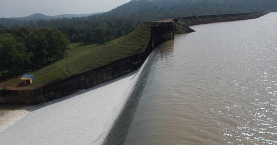 Ấn Độ: Quan chức ra lệnh xả nước hồ chứa để tìm chiếc điện thoại bị rơi