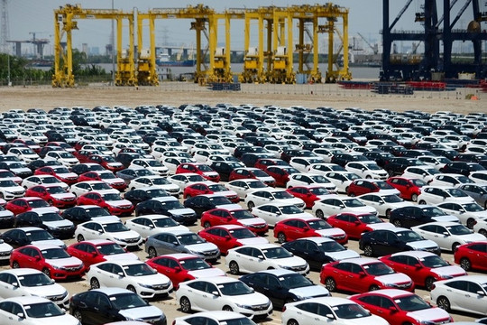 Doanh nghiệp ngại nhập xe, nguồn cung ôtô tiếp tục sụt giảm