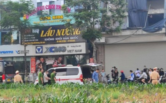 Hà Nội: Người phụ nữ đi xe đạp bị ô tô tông tử vong