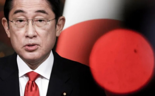 Thủ tướng Nhật Bản cách chức con trai vì có hành vi 'không phù hợp'